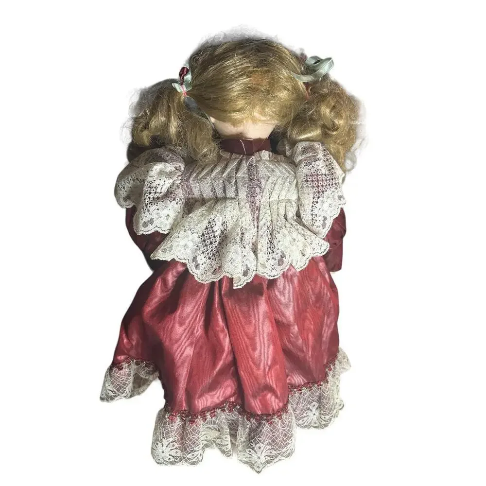 Doll porcelain Camelot Molly 1992 20